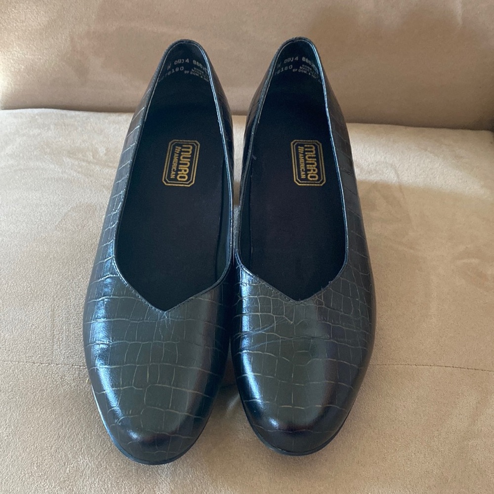 Munro American Black Heels, Size 10